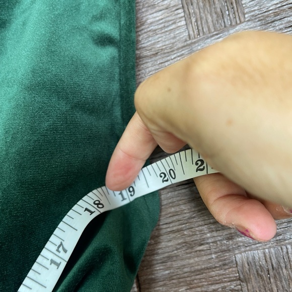 Emerald Velvet Wrap Top with Embroidered Rose – Size Large - Picture 7 of 7